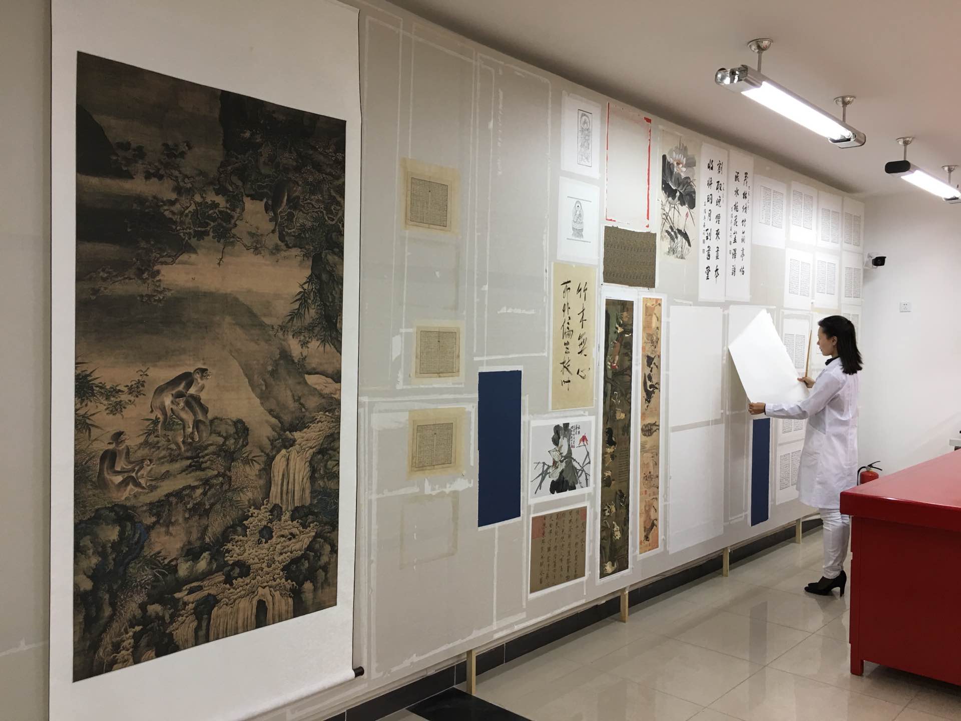 走進漢龍文獻保護中心文獻修復(fù)室